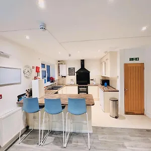20 Lees Road Uxbridge Ub8 3at Holiday home Hillingdon
